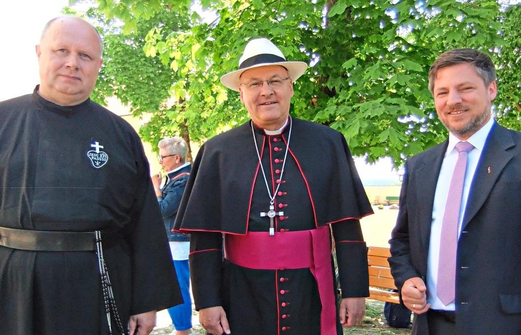 Bischof Rudolf Voderholzer feierte auf dem Miesberg das Pontifikalamt