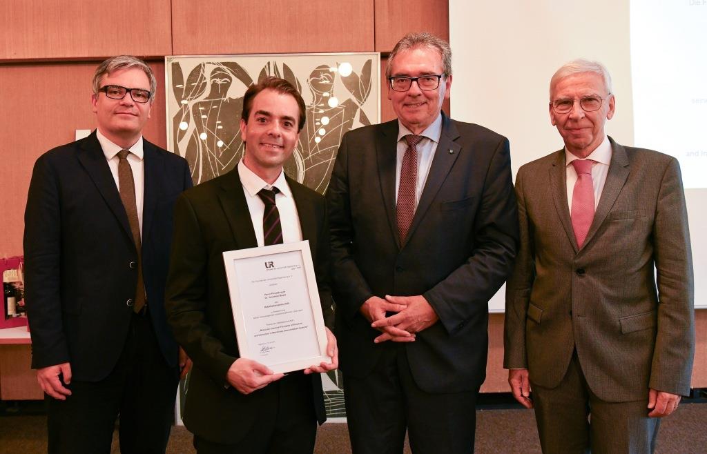 Freunde der Universität Regensburg bauen eine Brücke in die Gesellschaft