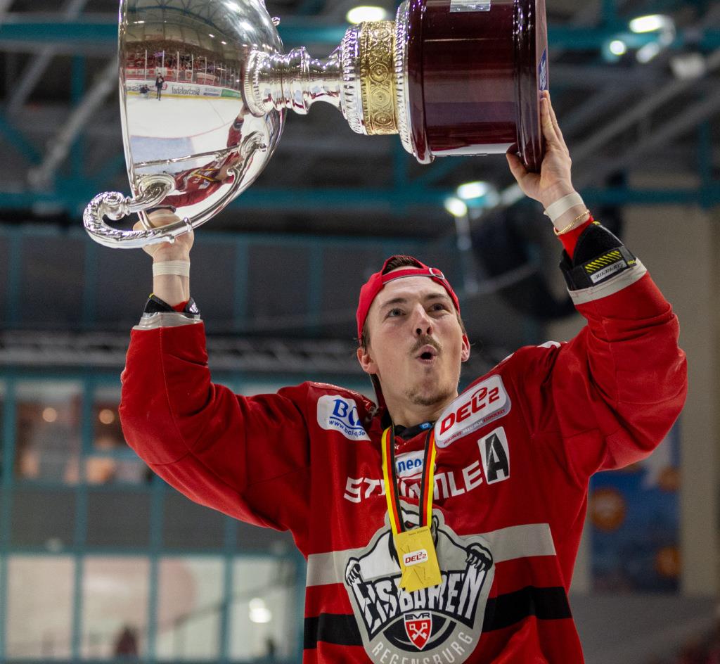 Constantin Ontl (25) bleibt den Eisbären erhalten und geht in seine