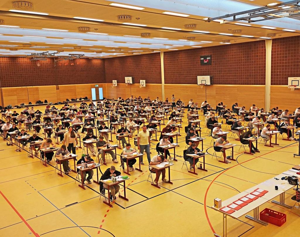  Startschuss für Abschlussprüfungen an FOS/BOS 
