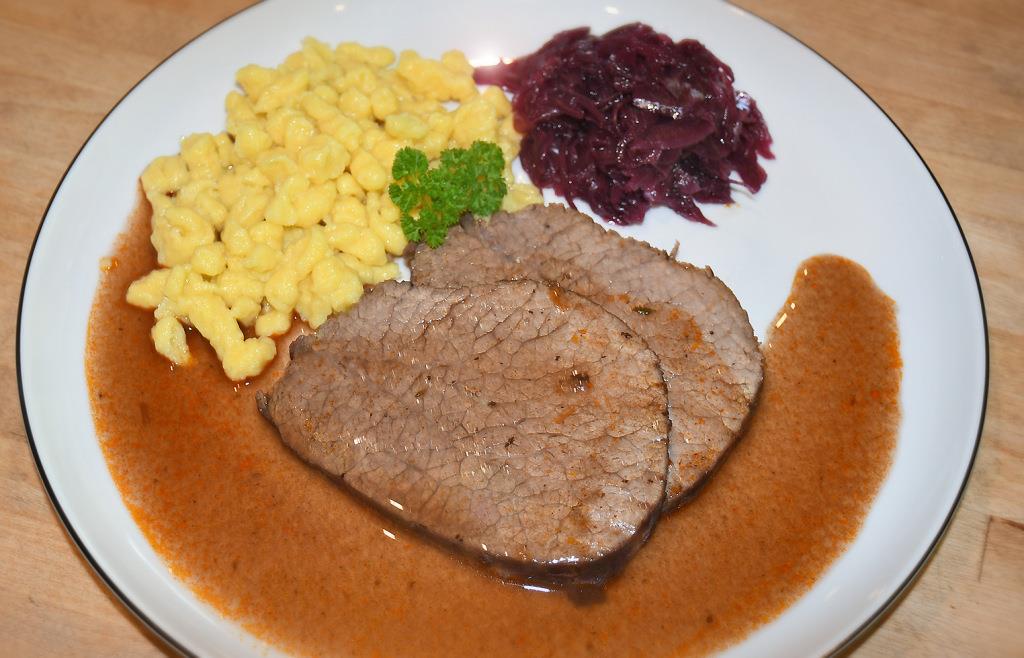 Böfflamott: Schmackhafter Rinderschmorbraten aus Bayern mit Wurzeln in ...