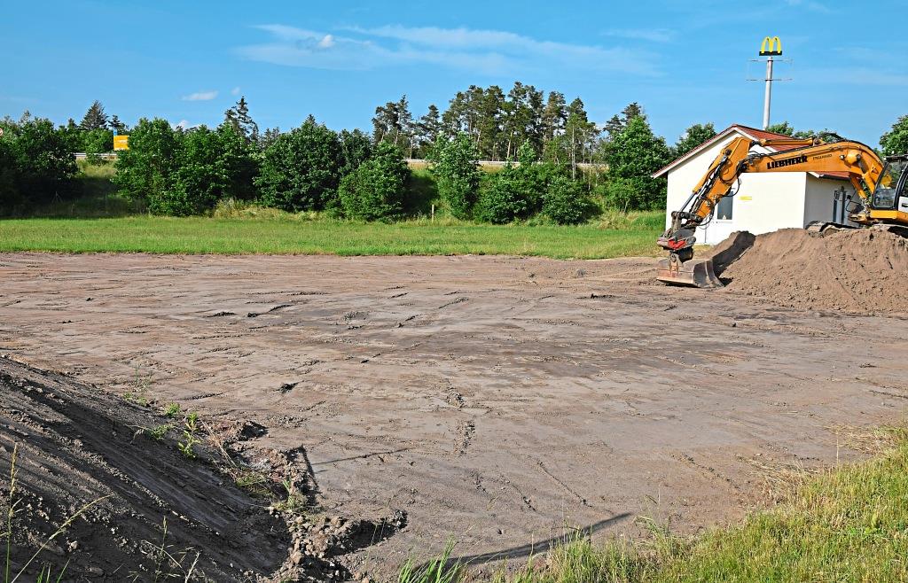 Regenrückhaltebecken Bauamt baut um, die Gemeinde zahlt