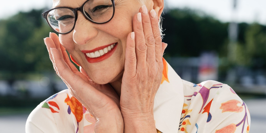 Beginnende Schwerhörigkeit erste Symptome und Therapien