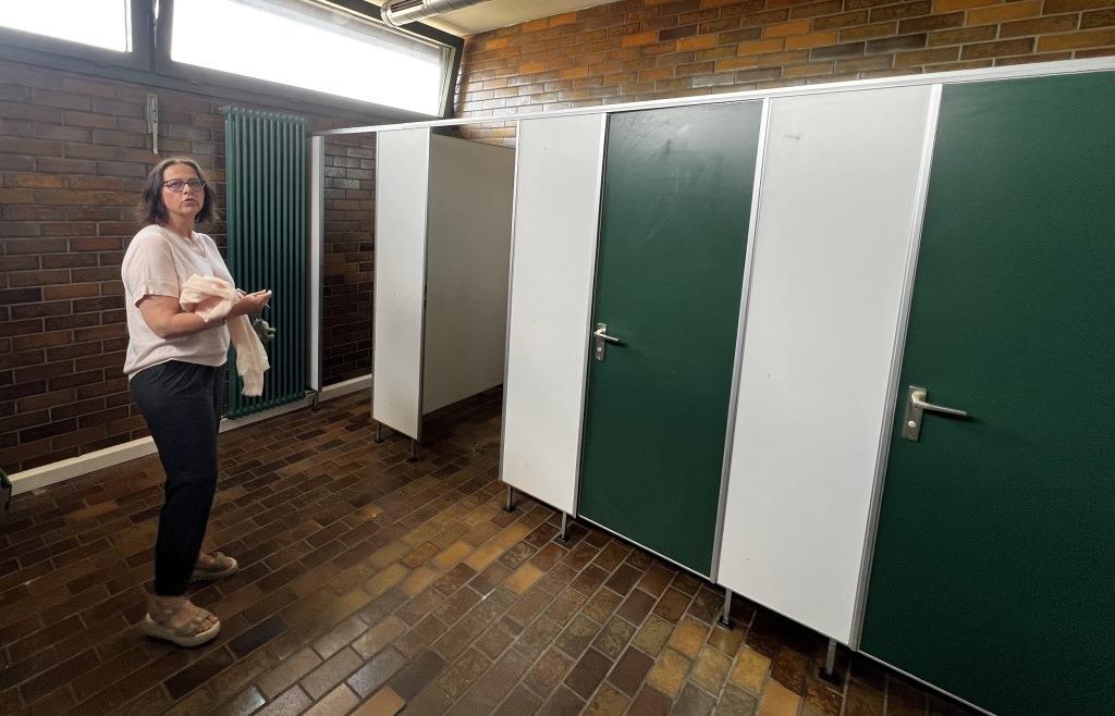 Dürfen Lehrer Schüler Verbieten Aufs Klo Gehen Vermüllte Toilette und Fäkalien an der Wand: Wenn Schüler nicht mehr