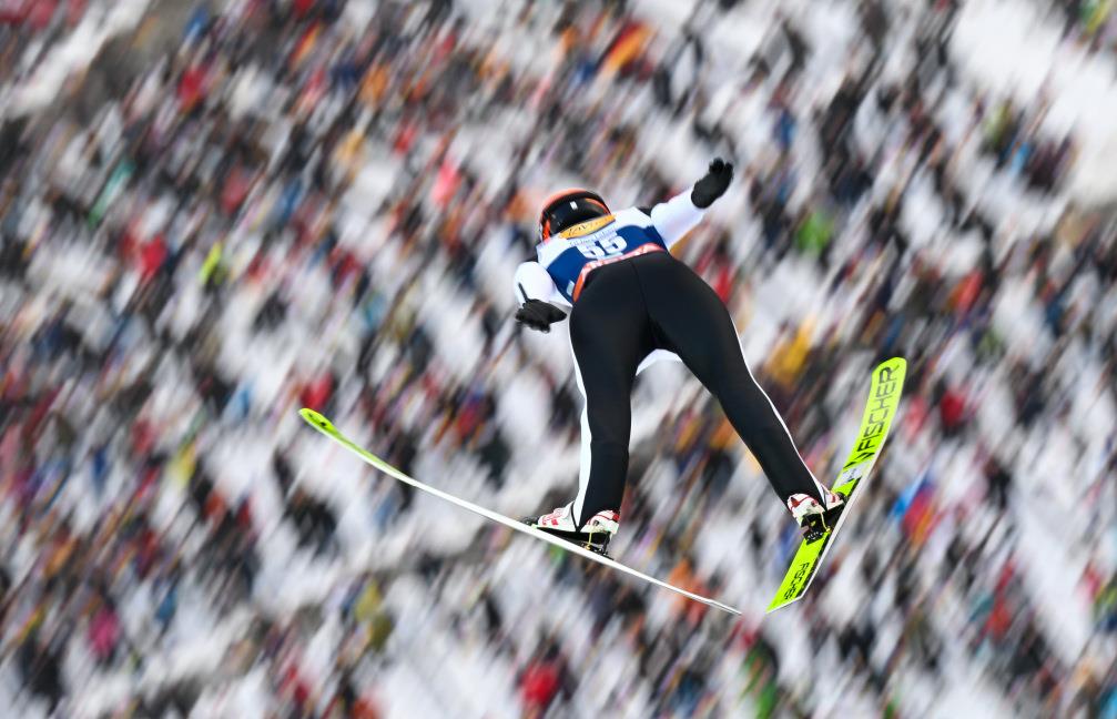 Karl Geiger siegt erneut beim Weltcup in Klingenthal - Wellinger springt ...