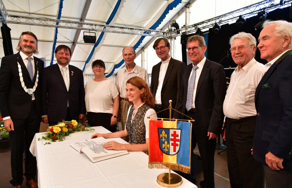 Eigentlich Ist Obertraubling Viel lter B rgermeister Rudi Gra eigentlich-ist-obertraubling-viel-lter-b-rgermeister-rudi-gra