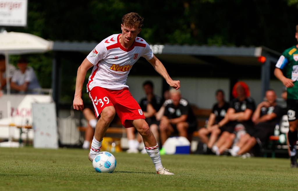 Wieder torlos, aber erkenntnisreich: In Augsburg stehen Jahnspieler wie ...