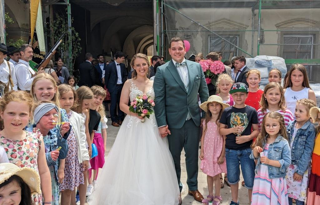 Julia und Julius heiraten Über 100 Meter langes Spalier wartet auf das