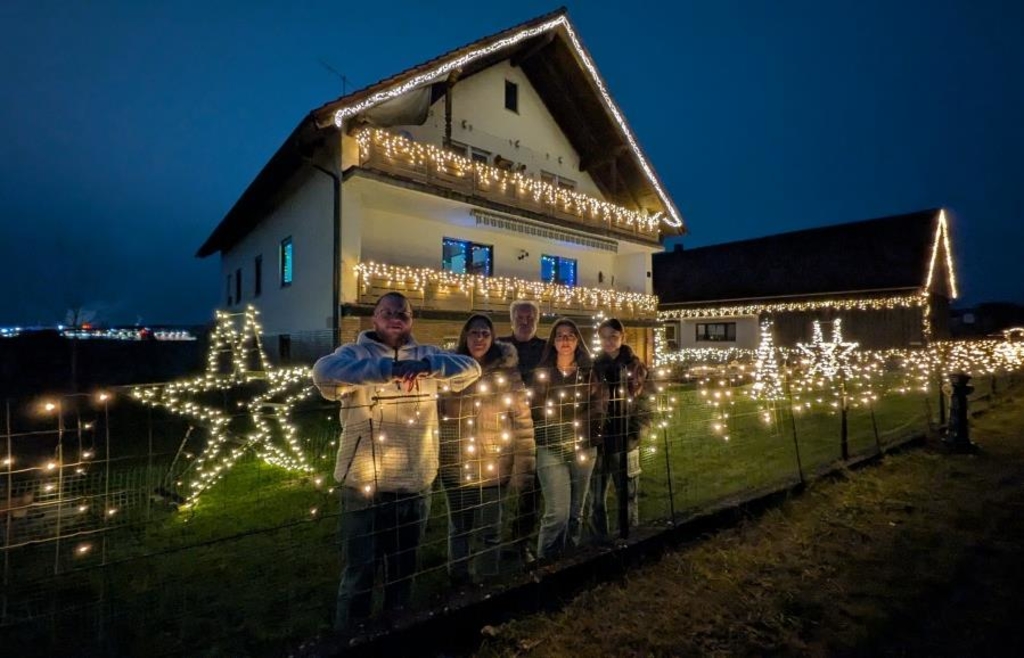 Sterne, Nikoläuse, Loks: So festlich sind die Häuser in Schwandorf und Umgebung beleuchtet