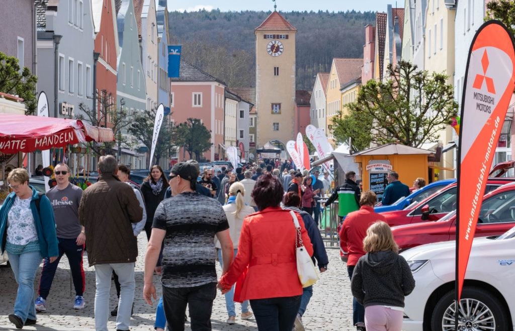 Verkaufsoffener Sonntag mit Autoschau und Ostermarkt am 26. März