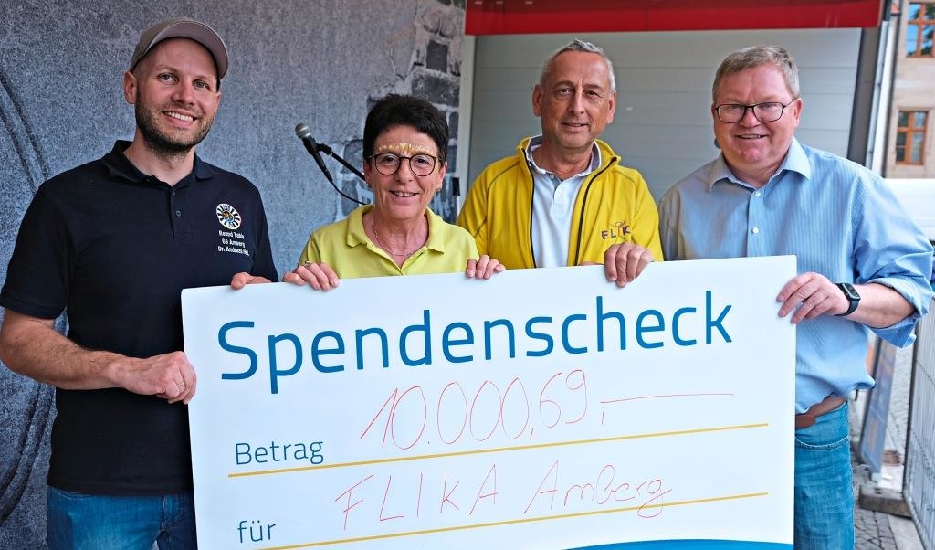 Die schnellste Ente Ambergs: 9000 Gummitiere kämpften in der Vils um ...