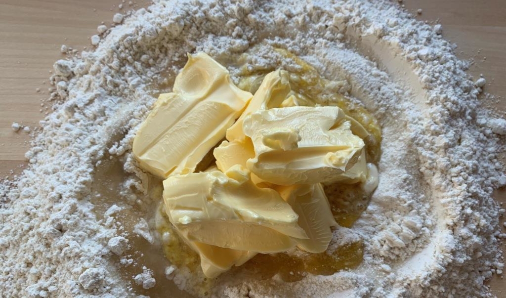 Doppelt lecker: Apfelkuchen trifft Bienenstich