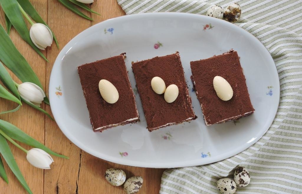 Schnelle Schnitten zum Osterfest: Mit Nüssen und Sauerkirschen ganz ...