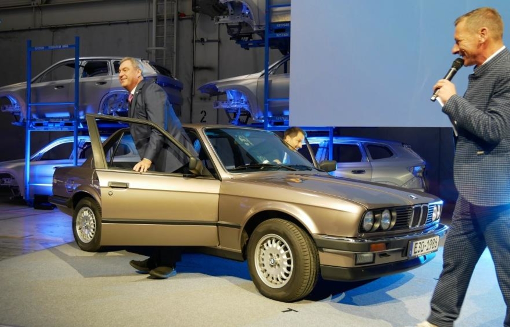 Söders „Lieblingsmarke“: Mit 80er-Hits feierte das Regensburger BMW-Werk ...
