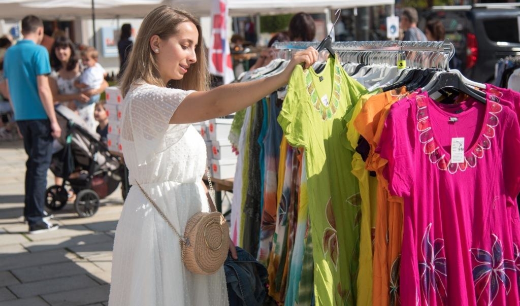 Schnäppchenmarkt und Altstadtflohmarkt locken in die Neumarkter Innenstadt