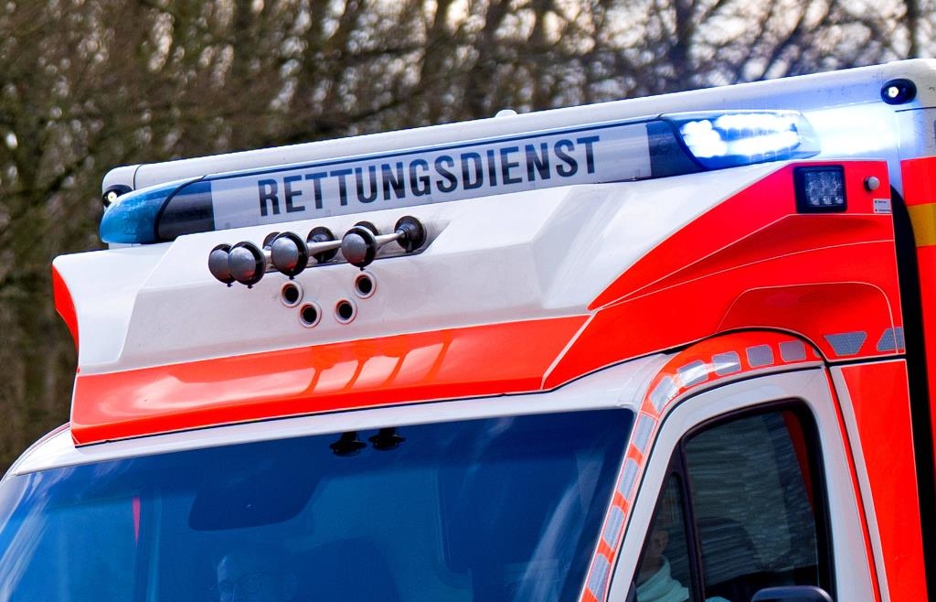 Truck swerves after collision with car near Parsberg and sideswipes other ...