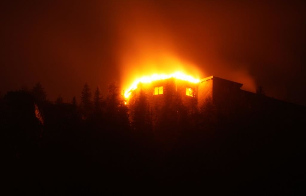 Life-threatening operation at the Kehlsteinhaus: Flames cut off ...