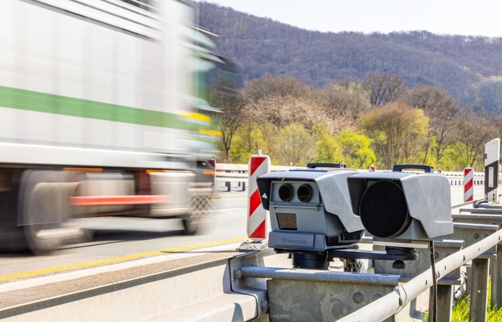 100 Temposünder auf der A93 bei Wernberg geblitzt – Audi-Fahrer fährt 163 ...