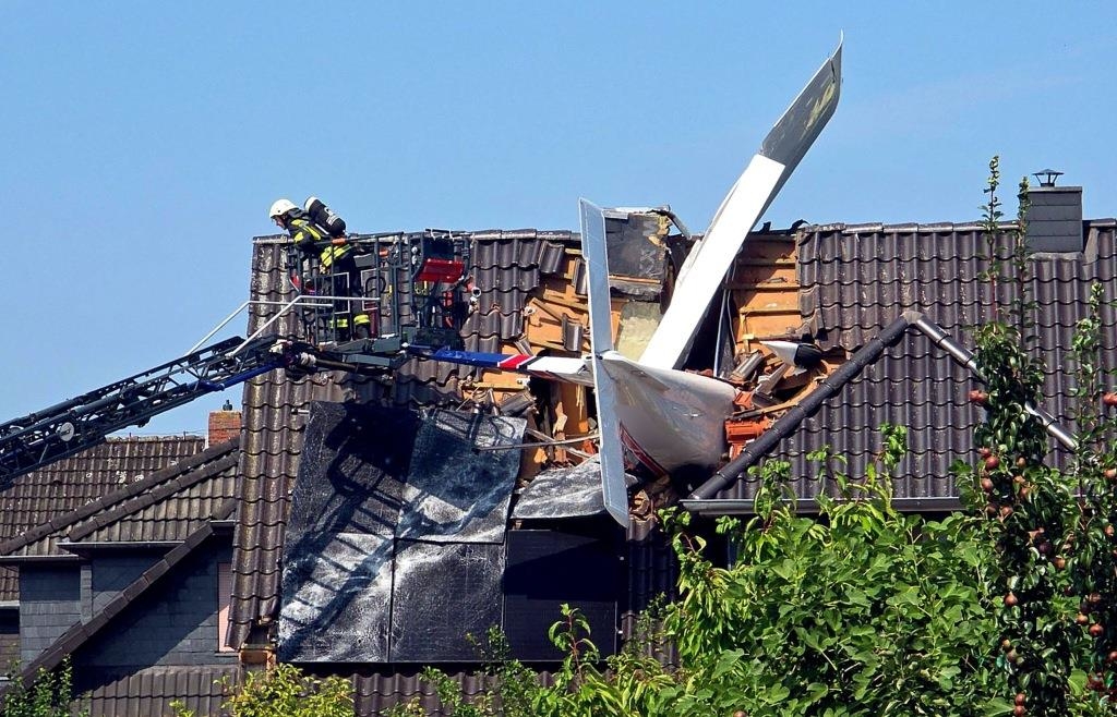 Two dead after plane crash in Lower Saxony: Cause of accident still ...