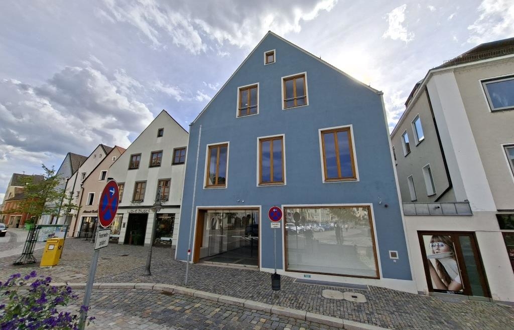 H&M vacancy in Schwandorf is being filled with life - | but only for a ...