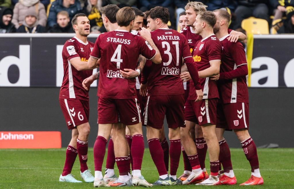 Abgeklärt und effizient: Der SSV Jahn Regensburg offenbart in Aachen sein ...