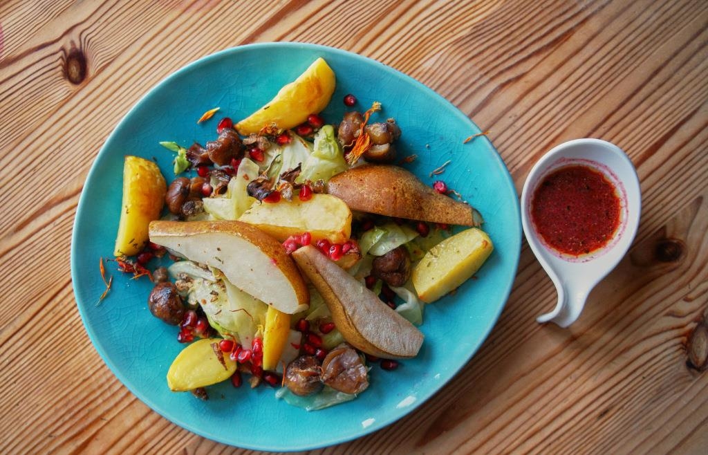 Spitzkohl mit Birnen, Maronen und Kartoffeln