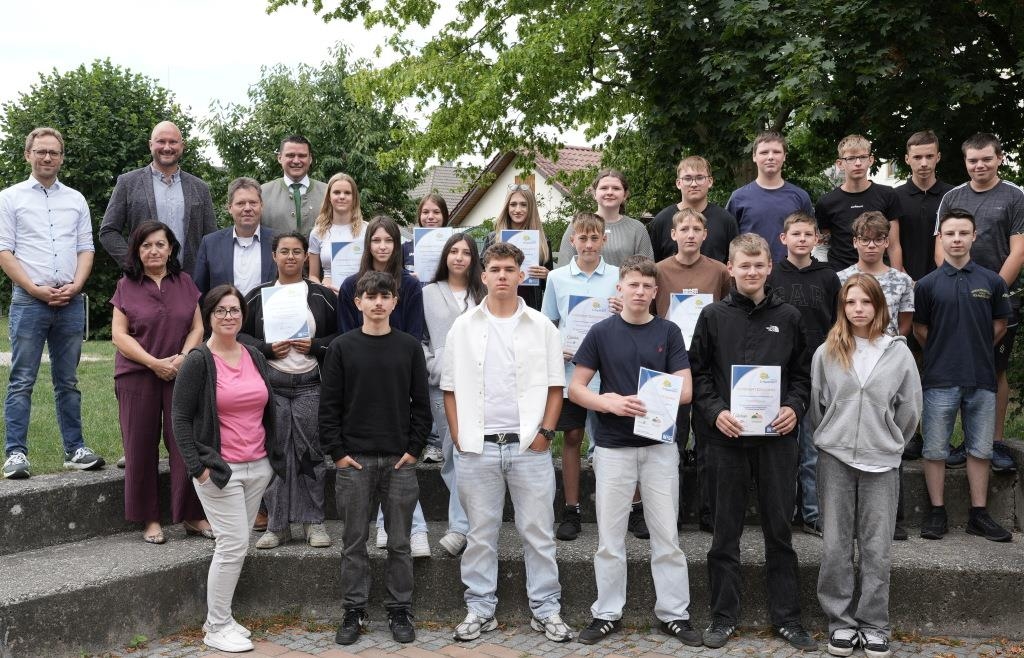 Schwandorfs Landrat Thomas Ebeling dankt jungen Leuten für ihr ehrenamtliches Engagement