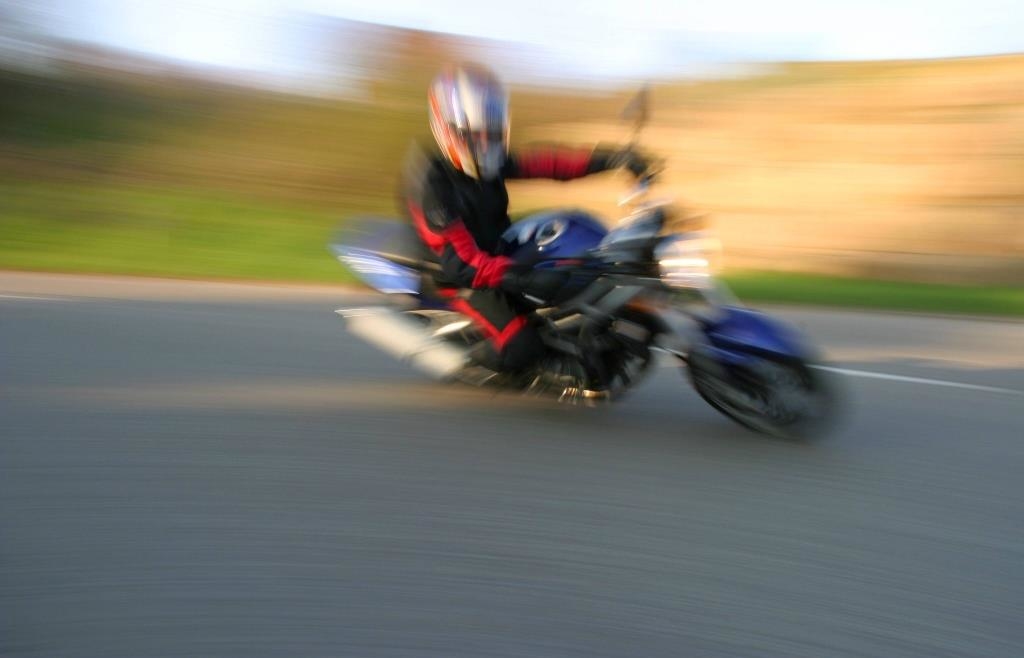 Motorcycle speeds through 60 km/h zone in Hohenwarth at 145 km/h: This ...