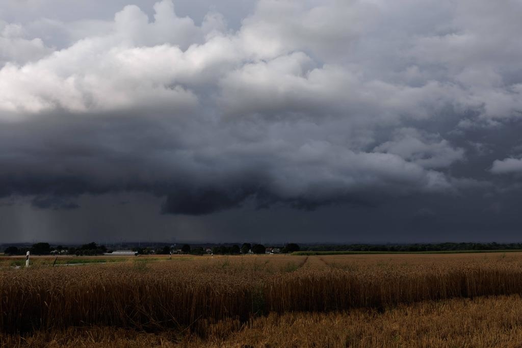 Rainy and cool start to the holidays - | and with many accidents on ...