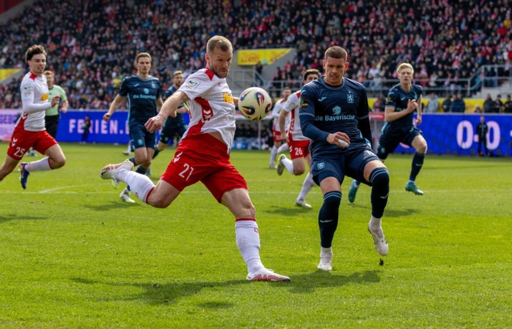 Top scorer goes to Düsseldorf: Eric Hottmann leaves SSV Jahn Regensburg
