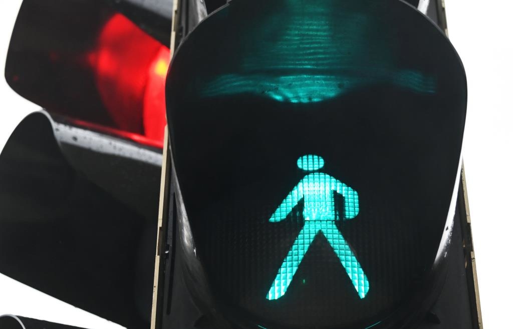 Unbekannte klauen komplette Fußgängerampel in Lam – aber warum?