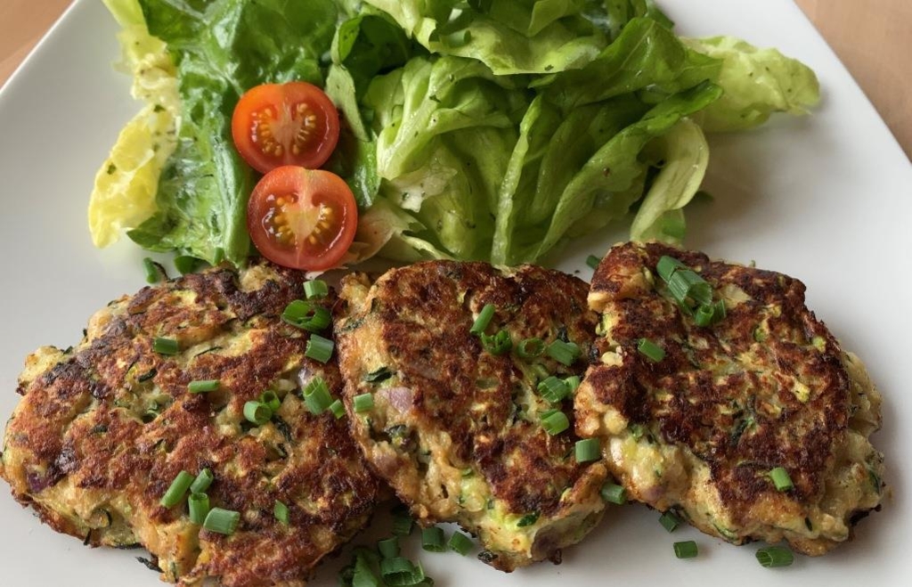 Herzhafte Zucchinipflanzerl aus der Pfanne Herzhafte Zucchinipflanzerl aus der Pfanne