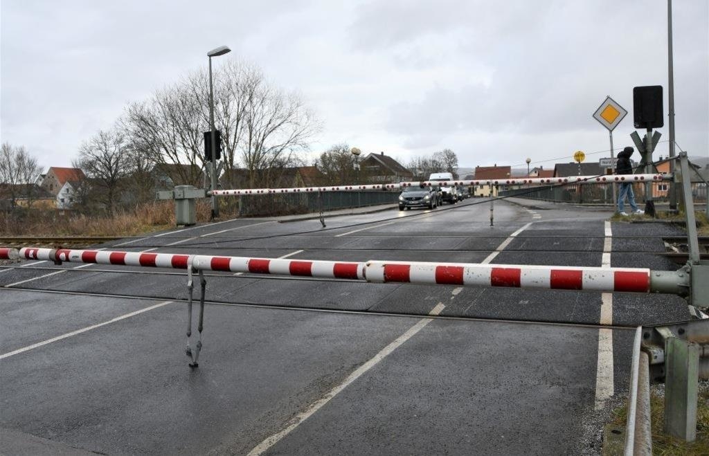 Mat blocks brake pedal: Senior (89) flies over railroad crossing and lands ...