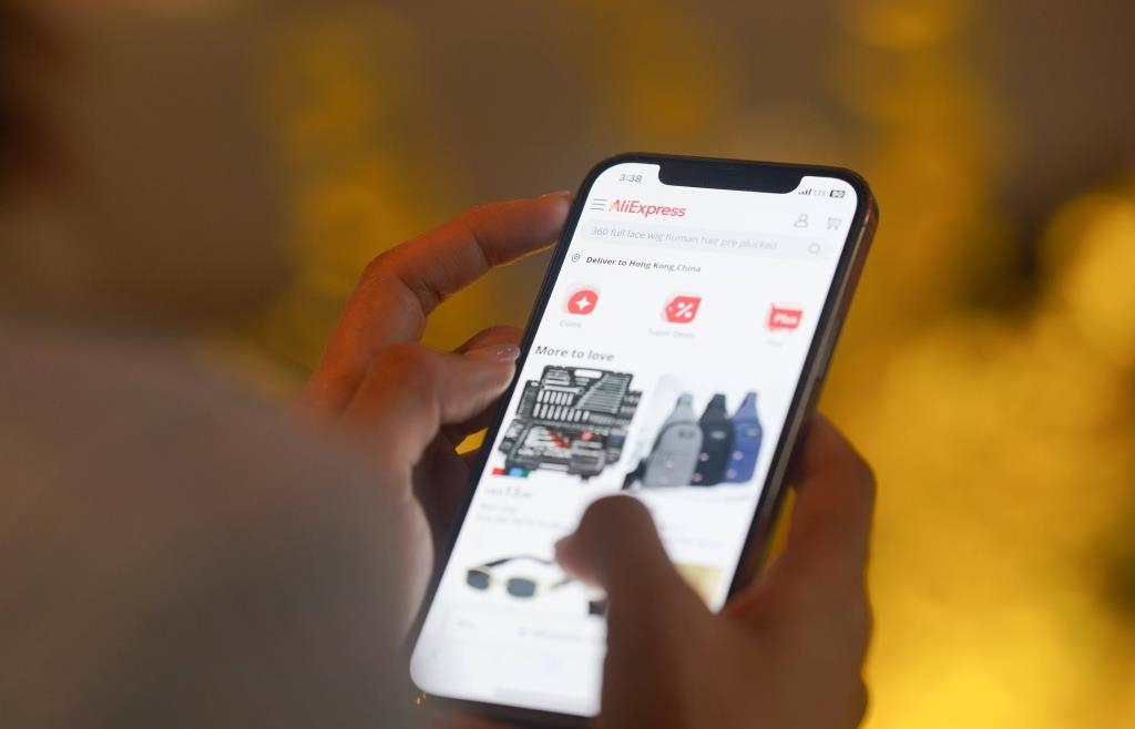Dark Patterns: How online shops and apps trick their users