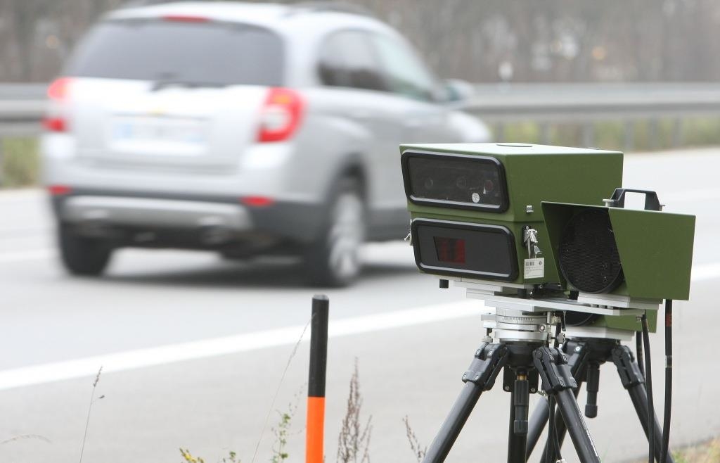 Über 300 Km/H! Mit 321 Km/H Geblitzt – Polizei Bestraft Raser Drastisch – Diese Strafe Erwartet Ihn! - bdshtm0