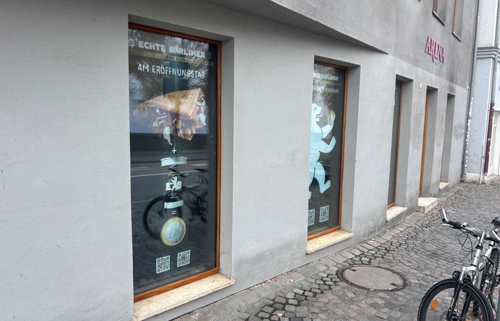 Döner mit Donau-Blick: Neuer Imbiss eröffnet in der Regensburger Altstadt