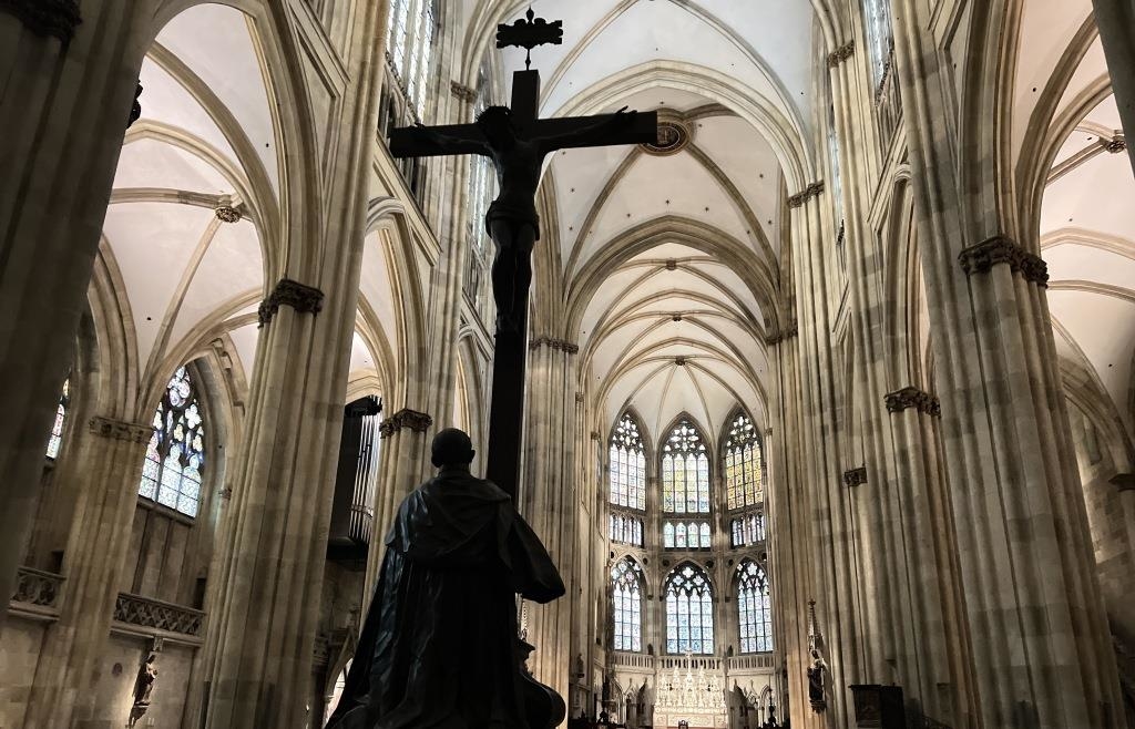 Etwas weniger wenden sich von der Kirche ab: So viele Austritte gab es 2024