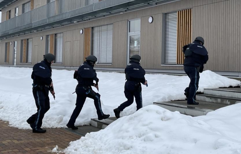 Todesschütze im Klassenzimmer: Polizei simuliert Amoklauf in der ...