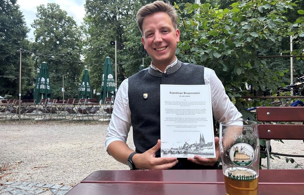Regensburger erfindet Bier-Führerschein: Für acht Halbe gibt’s den „Biergartenschein“