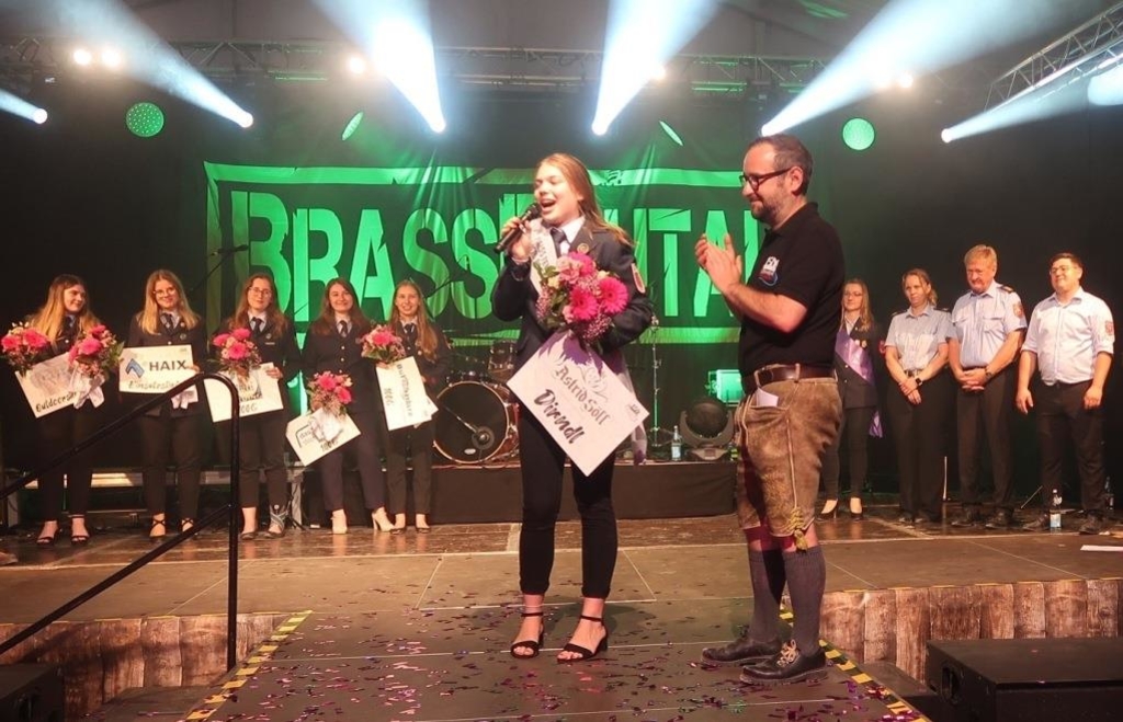 Miss Stocker Lena Stocker aus Aufhausen ist die neue „Miss-Feuerwehr“ des ...