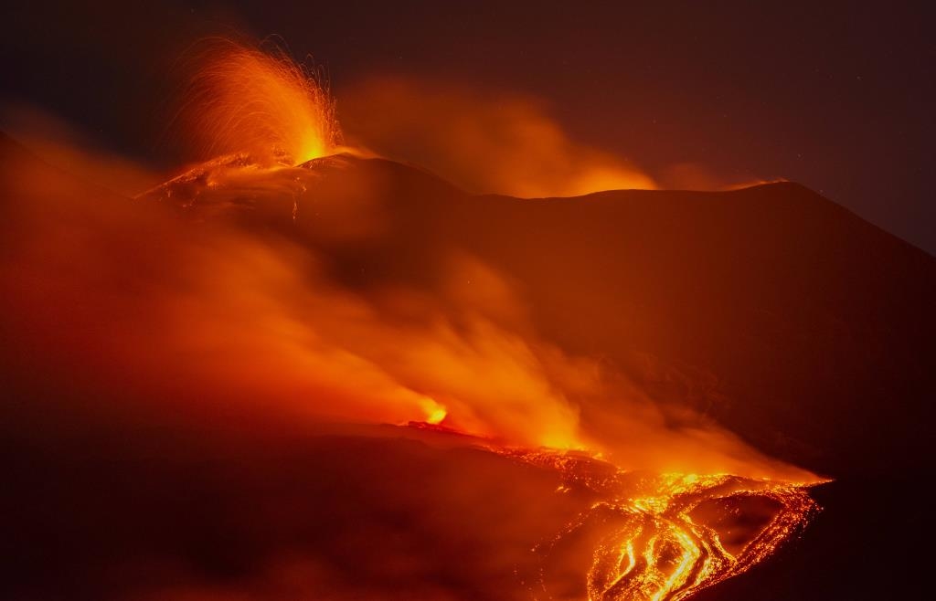 Mount Etna in Sicily Erupts: Air Traffic in Catania Temporarily Restricted