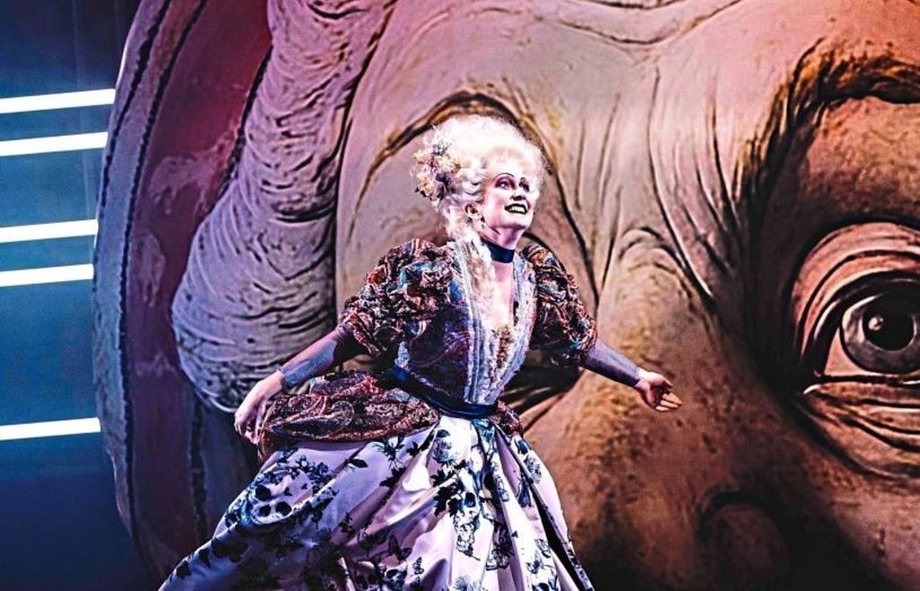 Das Theater ist „bestes Opernhaus 2025“: Regensburg jubelt über ...