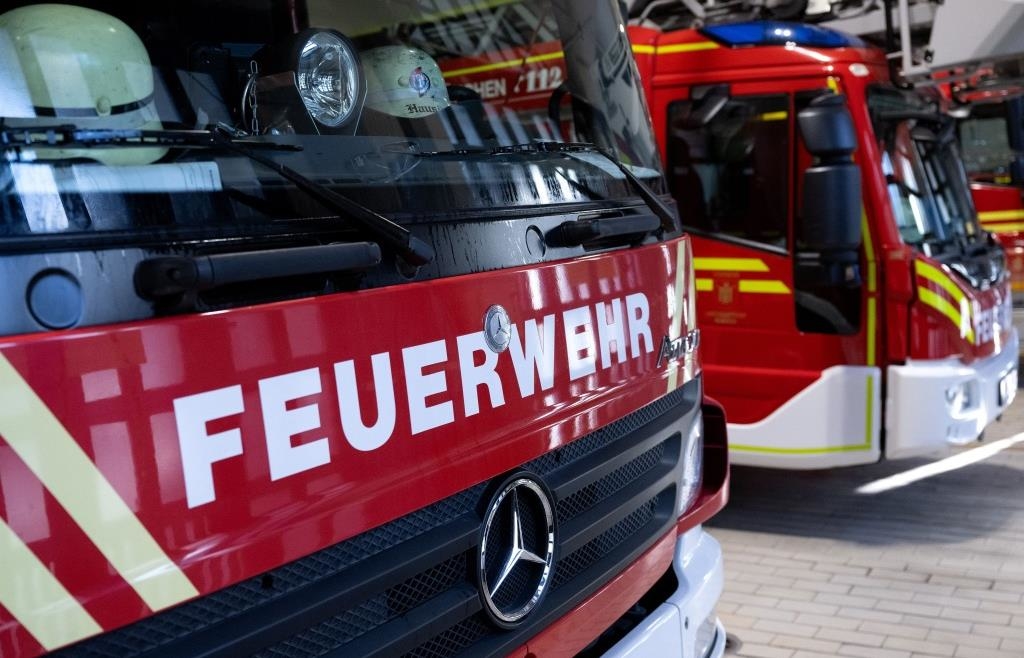 Auto brennt auf A3 bei Beratzhausen vollständig aus – Autobahn gesperrt