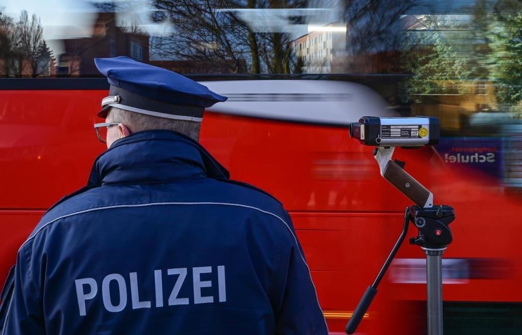 Autofahrer raste mit 164 km/h über die B85 im Gemeindebereich Kümmersbruck