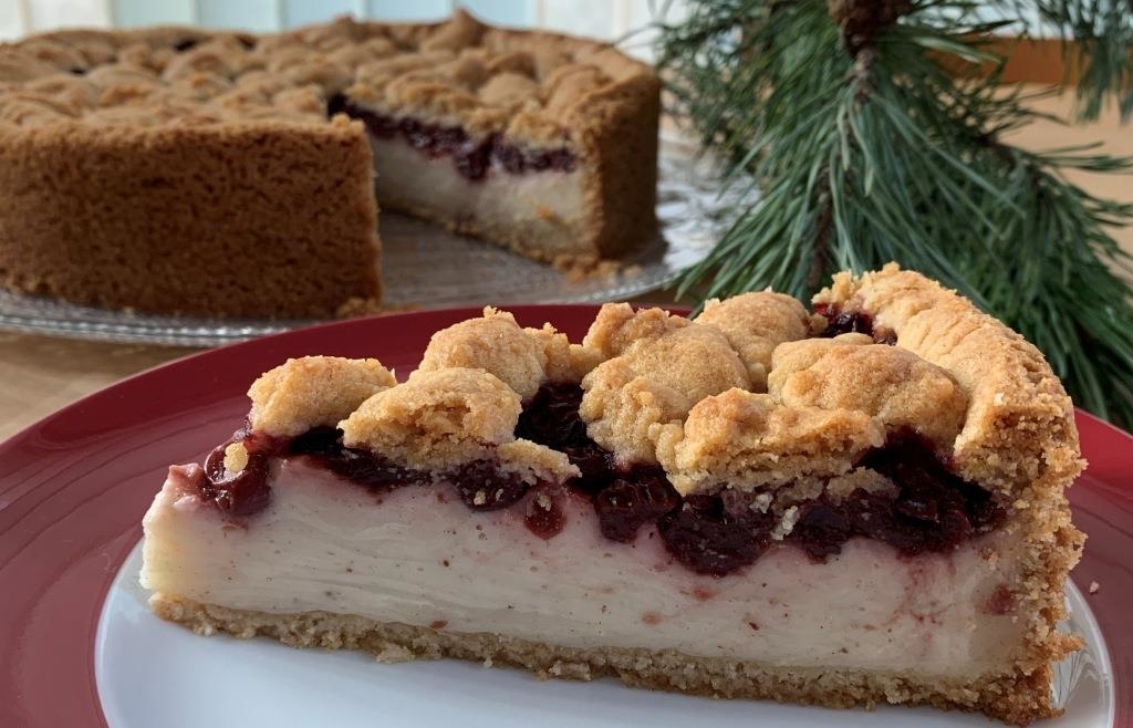 Kirschkuchen mit Pudding und Streuseln