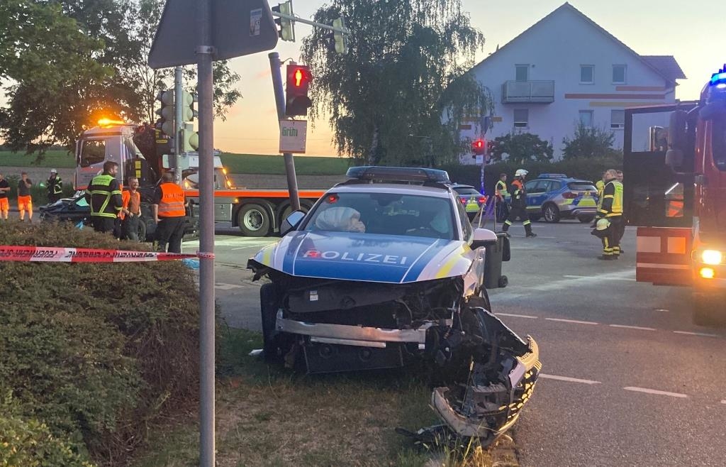 On an emergency call: Police car involved in accident in Obertraubling