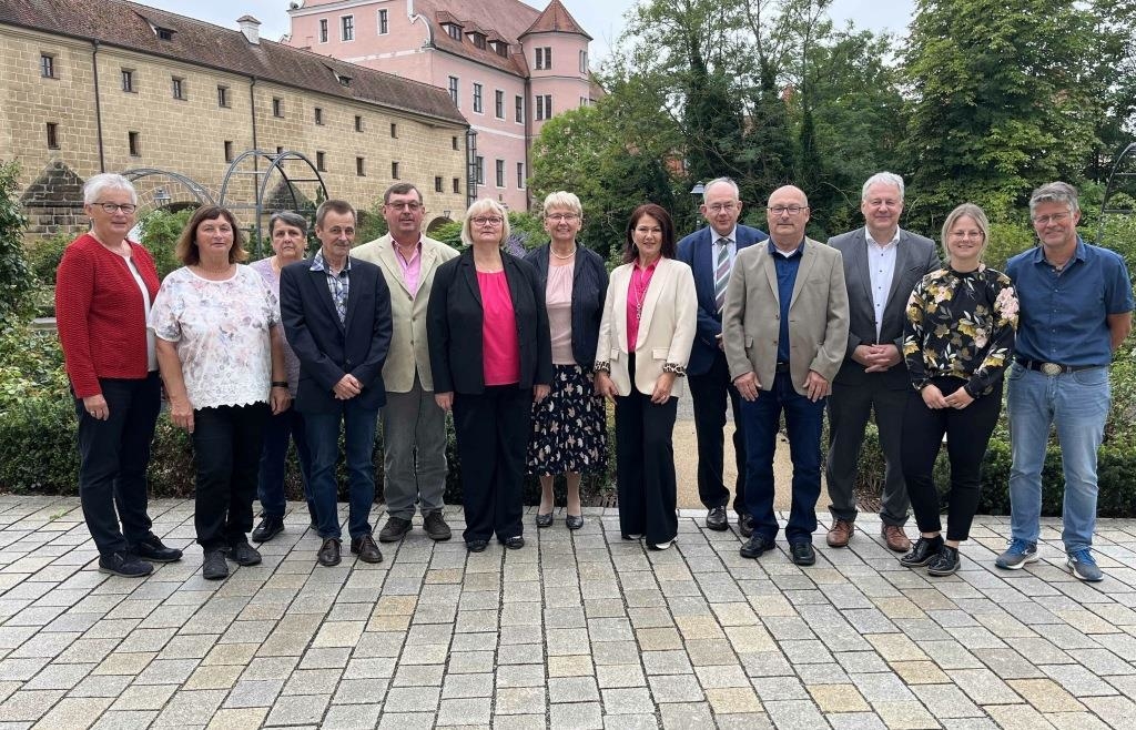 Sie dienten teilweise unter vier Landräten Dank gilt Urgesteinen des