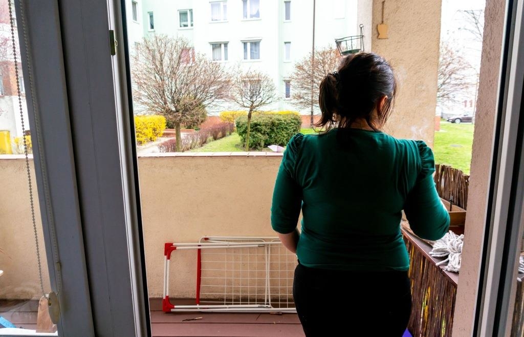 Rauchverbot auf dem eigenen Balkon? Forderung von Nachbar spaltet Regensburg – Anwalt ordnet ein