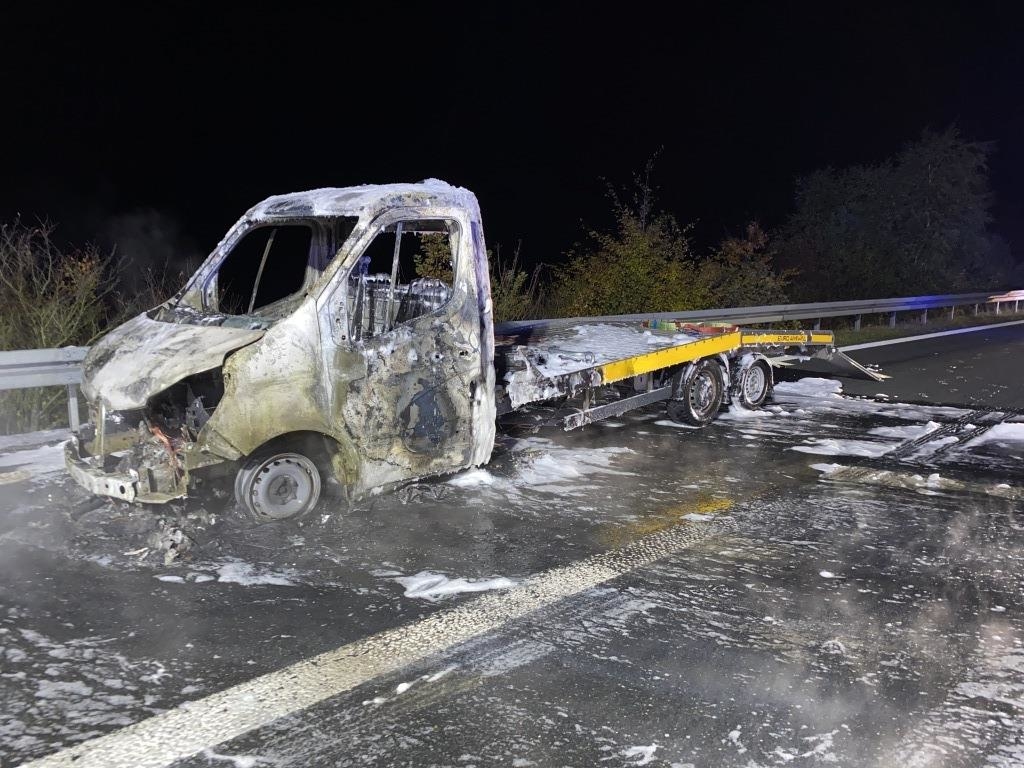 Car transporter burns down on the A6 - | Hour-long closure
