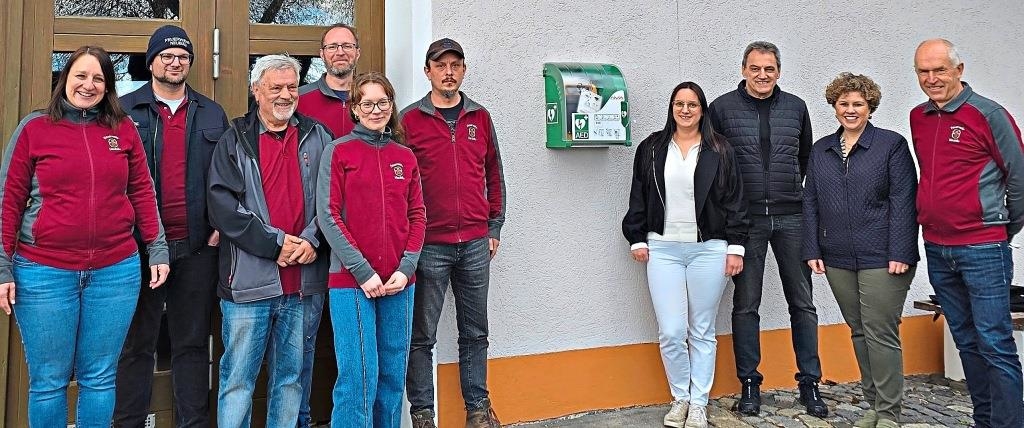 Neubäu hat einen Defibrillator